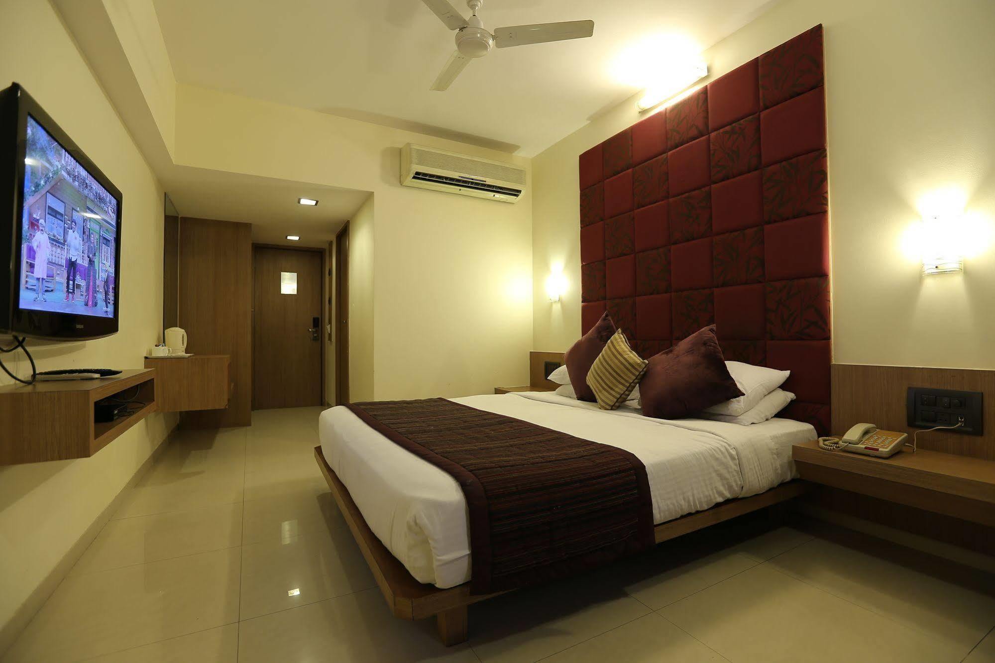 Hotel Silver Inn Mumbai Exterior photo